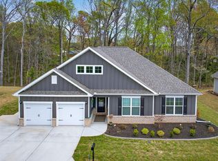 118 Golden Oaks Dr, Hartwell, GA 30643