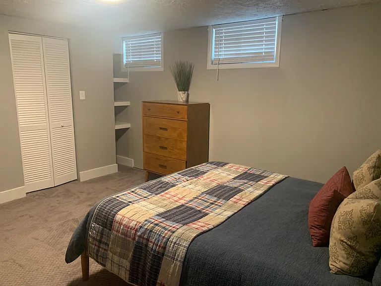 1042 E Lorraine Ave — Photo 17
