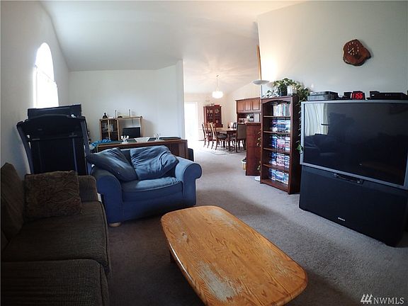 4th image of 1125 Lincoln Ave E