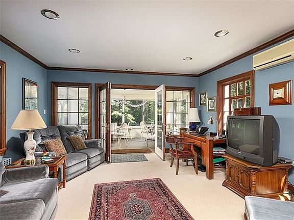 5th image of 222 Rosemary Ln