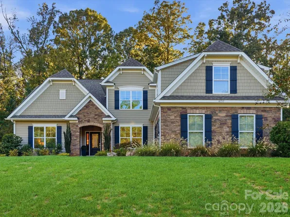 4157 Nottaway Place Dr, Matthews, NC 28105