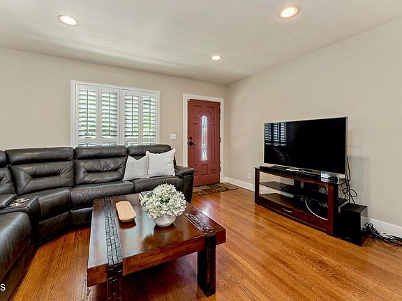4th image of 1038 N Sierra Bonita Ave