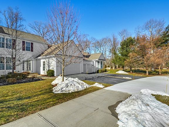 3rd image of 143 Clubhouse Ln