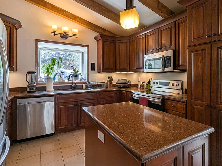 842 Lakeshore Dr — Photo 11