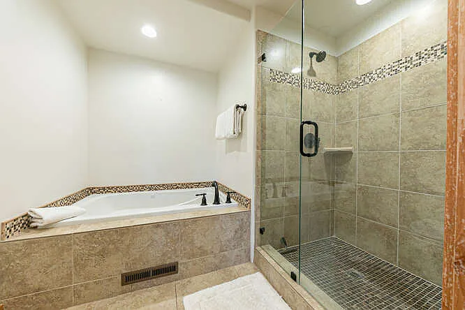 10236 Valmont Trl — Photo 17