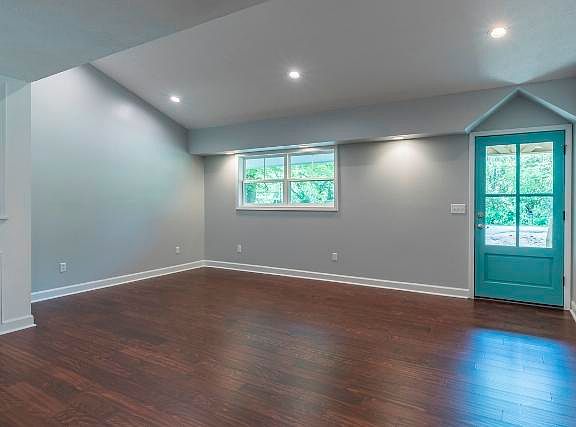 2nd image of 901 Barnett Dr