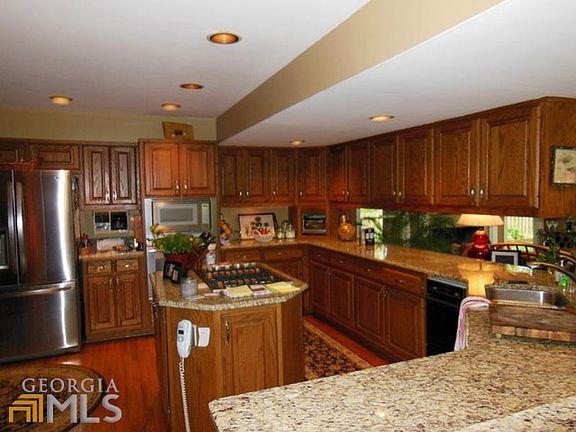 4th image of 3955 Heathwood Ln