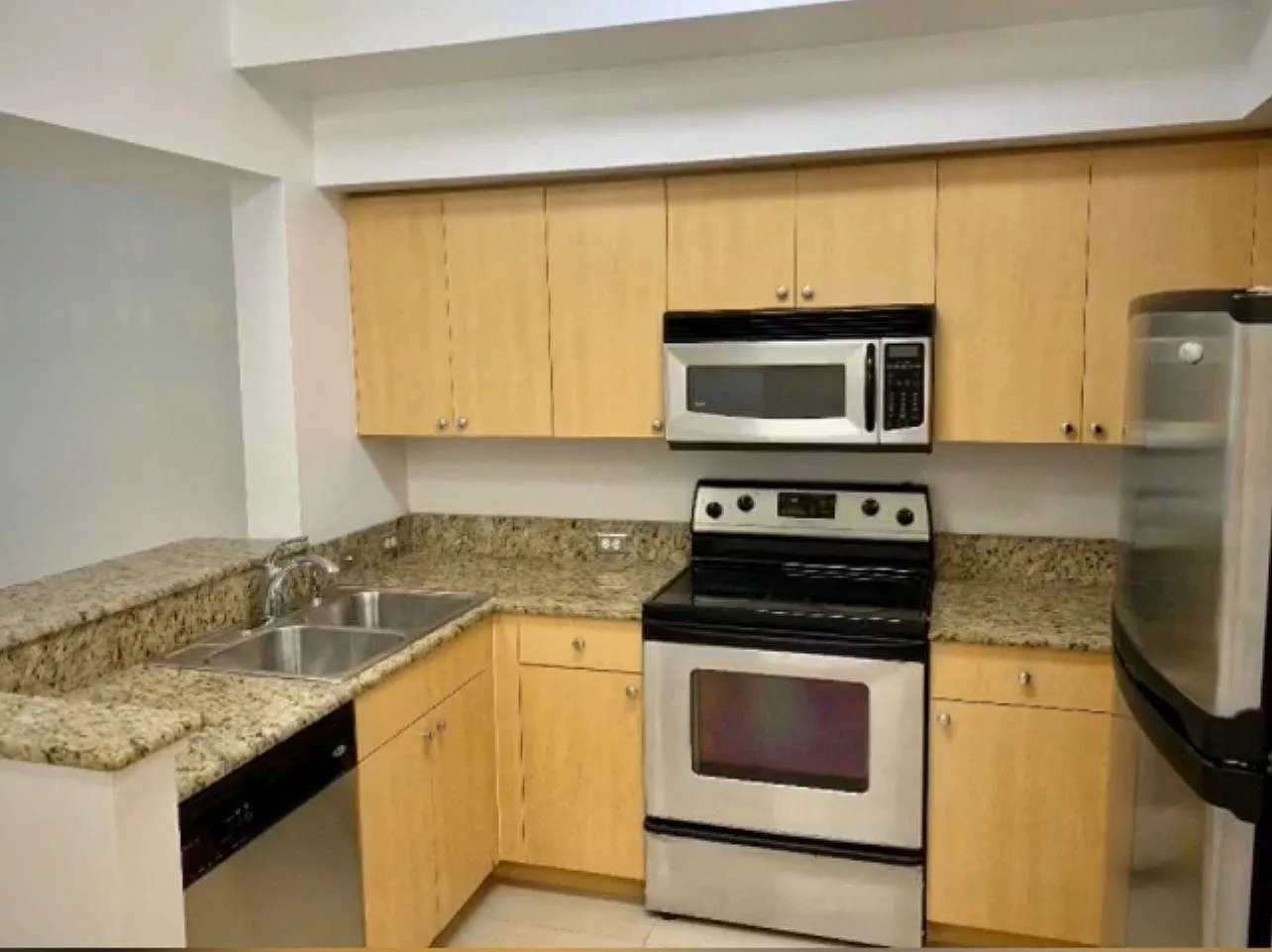 1 bed, 860 sqft, $2,200 — Photo 2