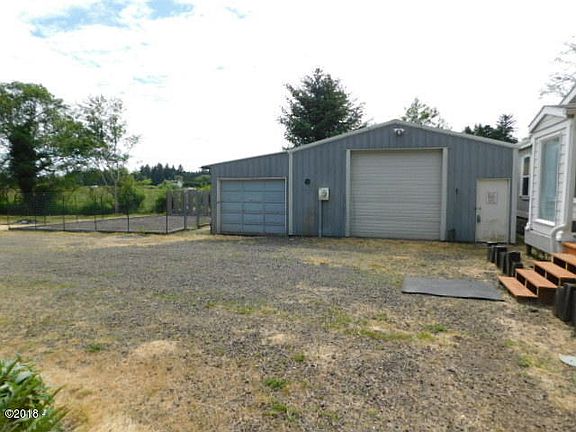 5th image of 2067 SE Hemlock Ct