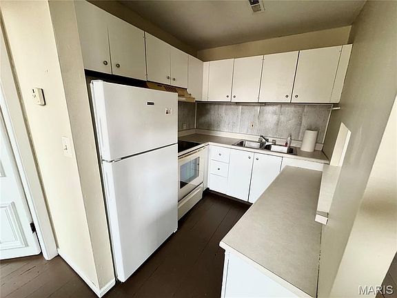 5th image of 209 N Humboldt St #2