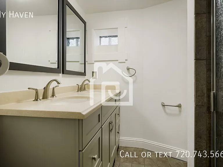1121 S Williams St — Photo 32