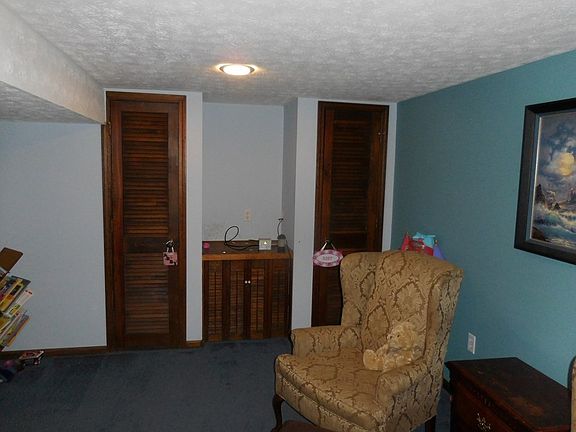 4th image of 301 W Dale Hts