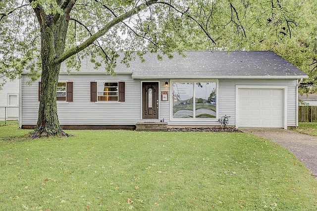 1913 Roberta Ln photo 1