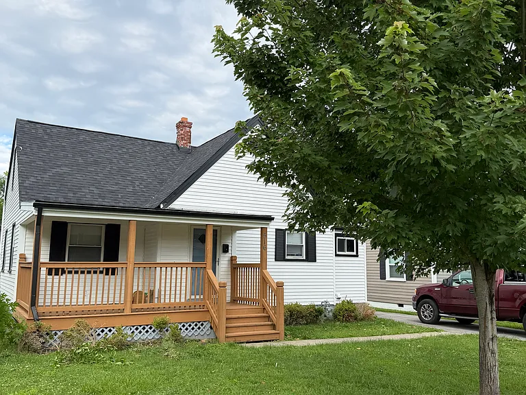 516 Marquette Dr — Photo 2