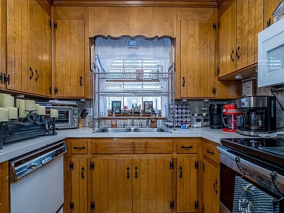 4th image of 129 Valley Dr