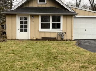 1211 Hunter Rd, Wilmette, IL 60091