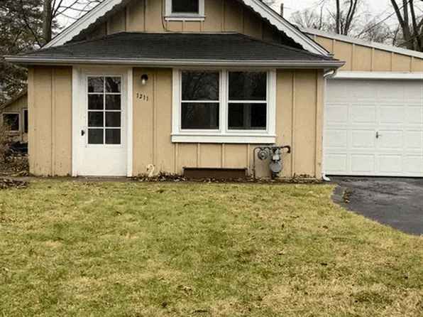 1211 Hunter Rd, Wilmette, IL 60091