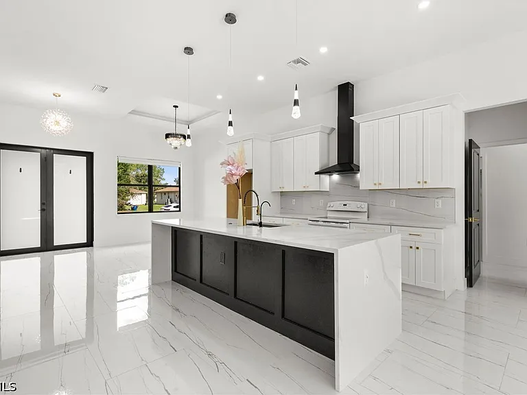 14 Truman Ave — Photo 11