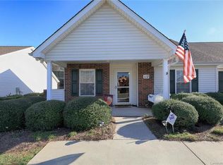 112 Glen Oaks Ct, Mooresville, NC 28117