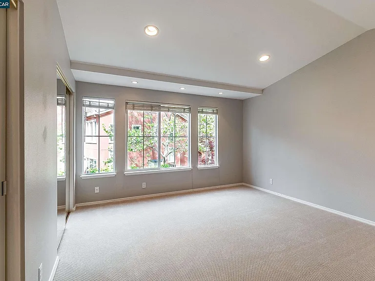 435 Regal Lily Ln — Photo 23