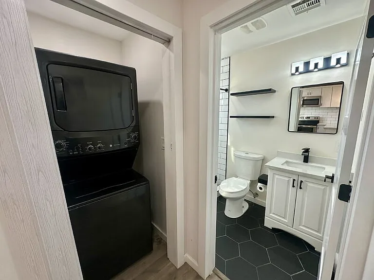1447 E Mountain View Rd #1 — Photo 9