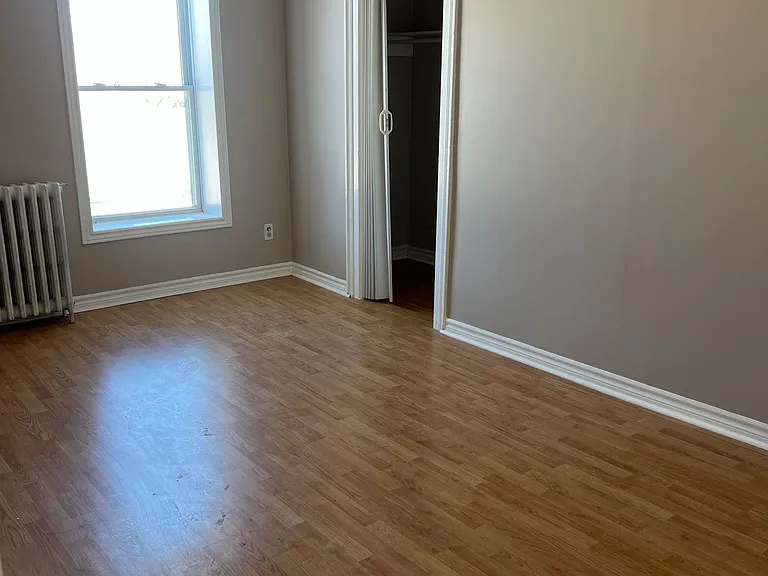 730 Simcoe St S #5 — Photo 9