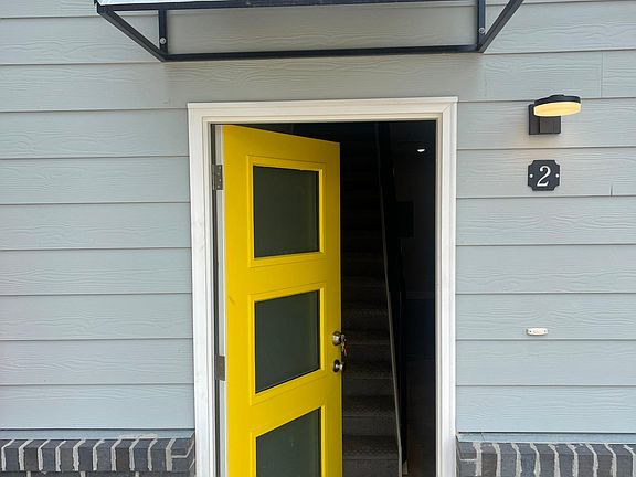 4th image of 1425 N Oakland Ave #101