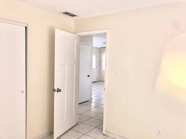 204 La Paz Dr — Photo 6