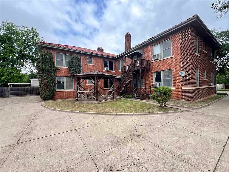 Listing photo 3