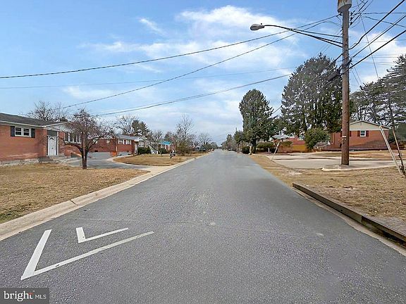 4th image of 906 Venice Dr