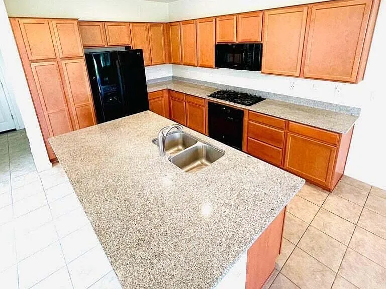 3836 E Stiles Ln — Photo 3
