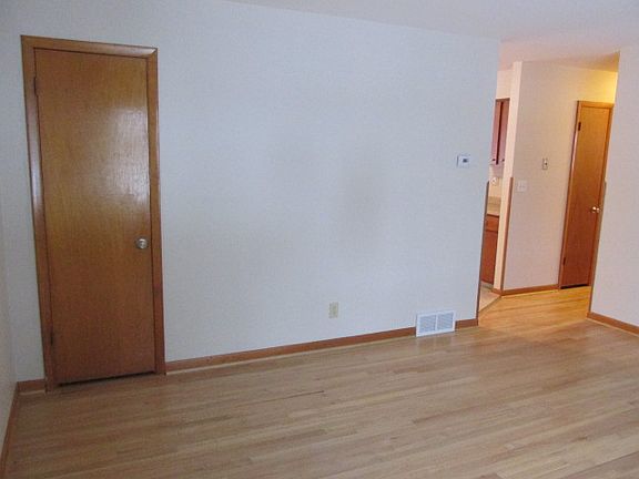 3rd image of 805 Redwood St