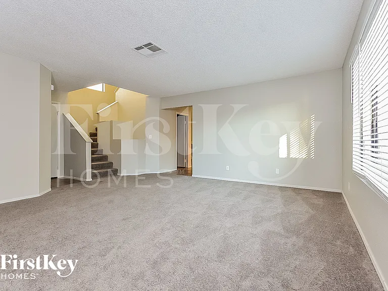 1335 Clagett Ln — Photo 4