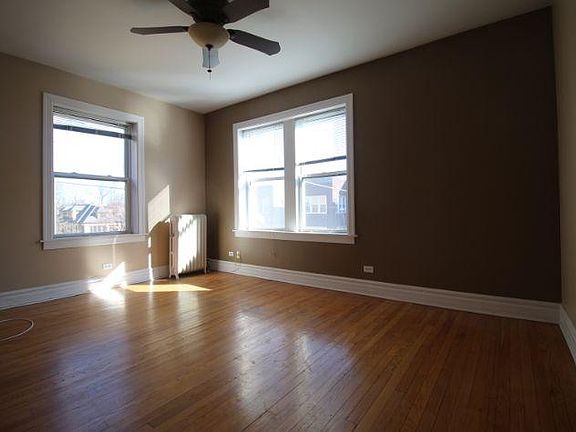 2nd image of 3014 W Sunnyside Ave #2E