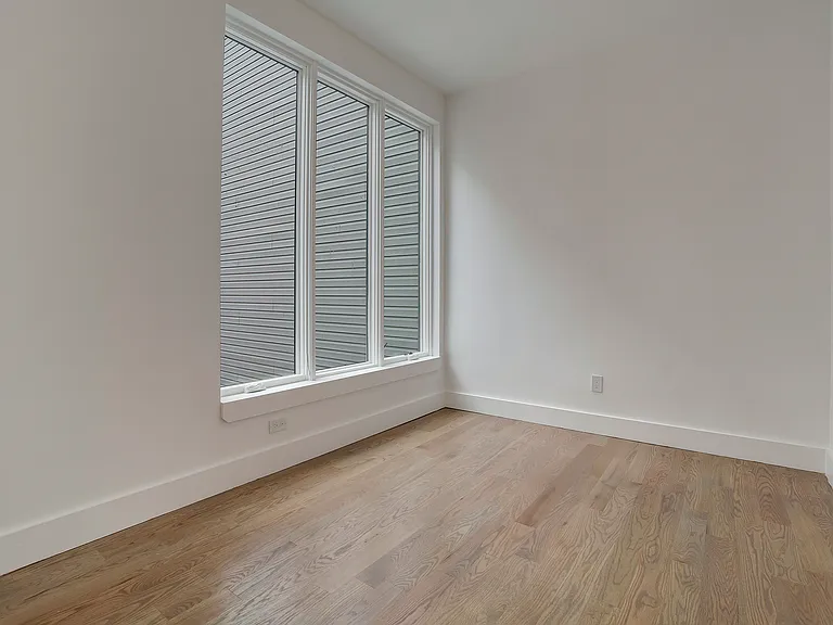 152 Erasmus St #407 — Photo 8