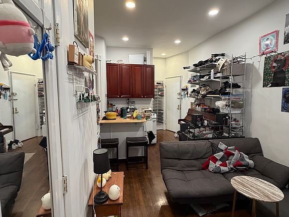 3rd image of 247 E 77th St APT 1D
