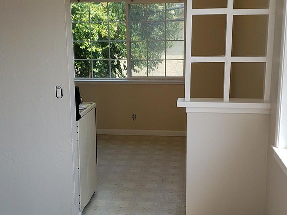2nd image of 3133 Williamsburg Dr APT 3