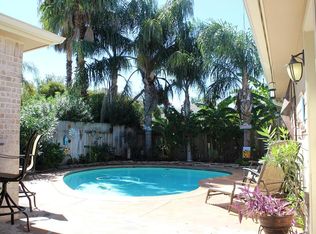 1214 Cambridge Ct, Seabrook, TX 77586