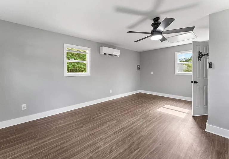 2501 Williams St — Photo 6