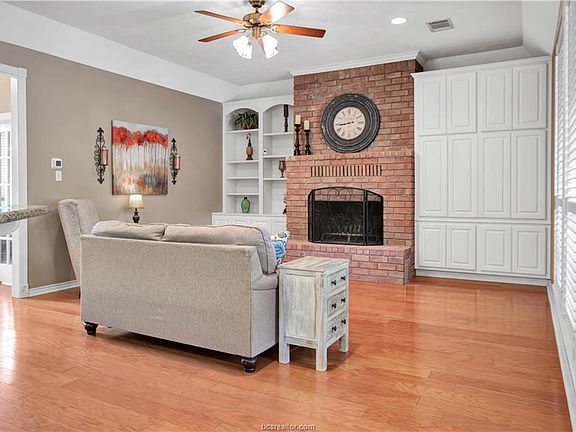 4th image of 9414 Whitney Ln