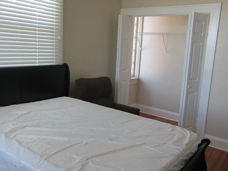 323 N McDuffie St #7 — Photo 8