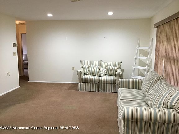 4th image of 575B Sheffield Court