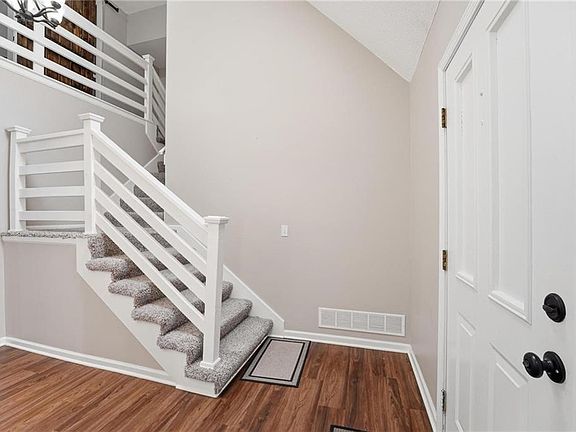 4th image of 17532 W 116th St