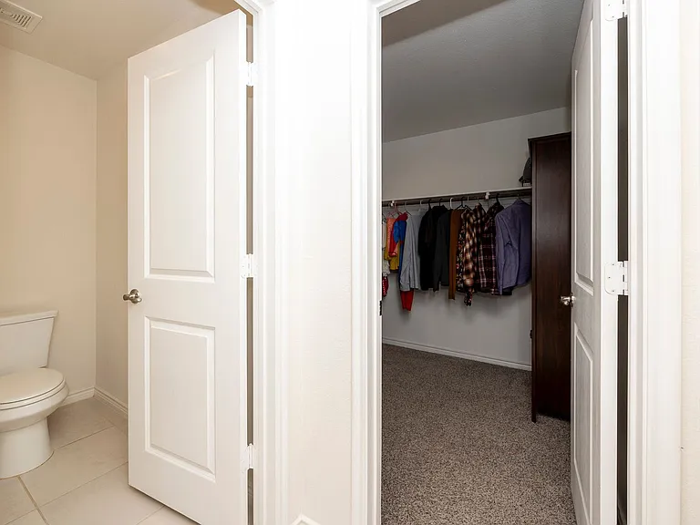 1205 Colonial Bluff Ln — Photo 31