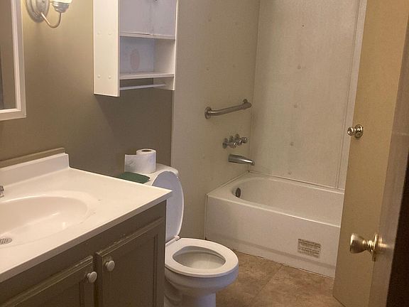 3rd image of 424 N Vivier St