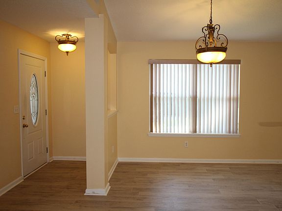 3rd image of 8856 Gatwick Cir