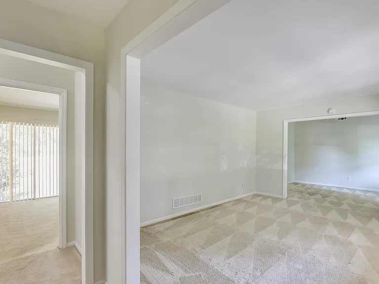 1725 Cheltenham Ln — Photo 13