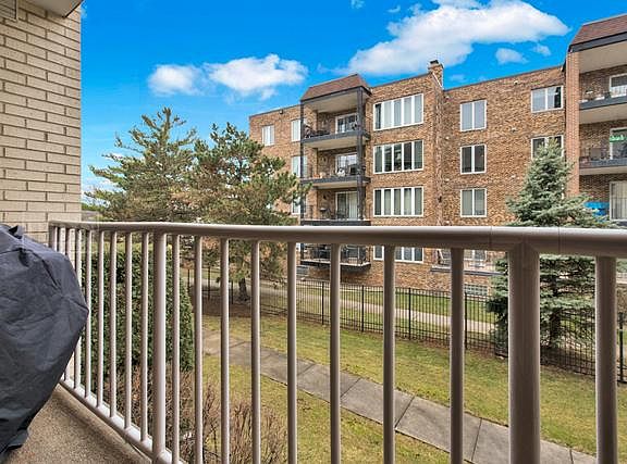 4th image of 480 E Montrose Ave APT 205