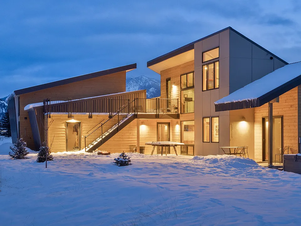 Master Suite & Hot Tub foreground. Guest House Background.