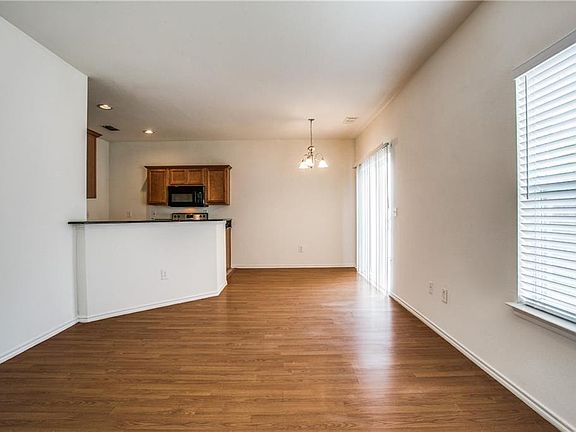 5th image of 2810 Pasadena Ln